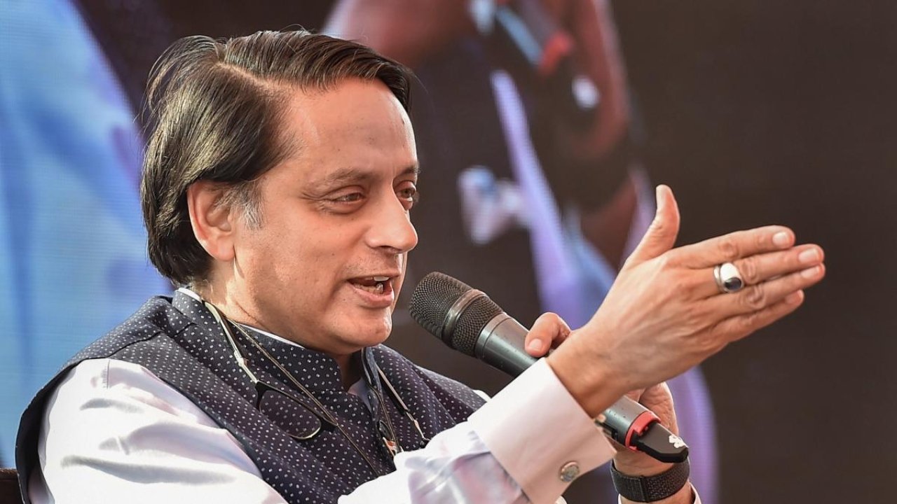 Nitish Kumar Dubbed "Snollygoster" by Tharoor After Bihar U-Turn, Congress Calls Him "Chameleon"