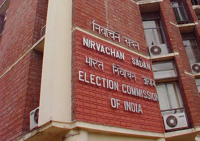EC Seeks Reply From PM Modi, Rahul Gandhi Over Violation of Moral Code of Conduct