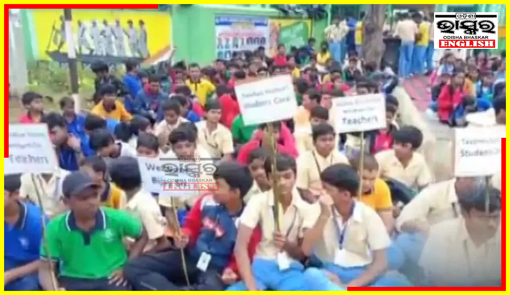 OAV Students Protest Over Transfer of Principal
