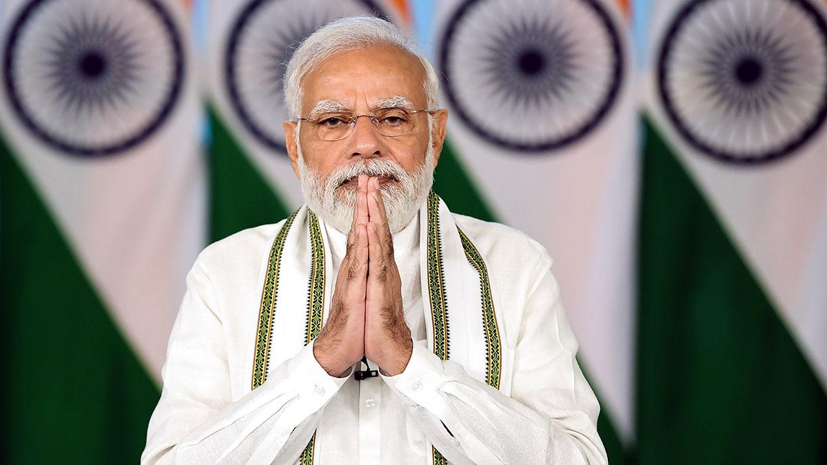 PM Modi Pays tribute to Martyred Soldiers in Pulwama Terror Attack