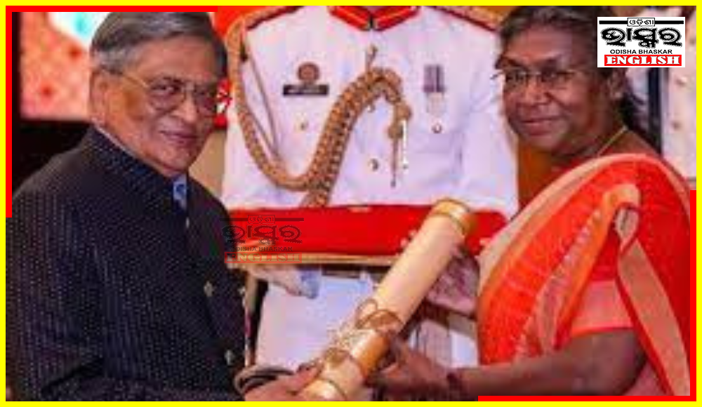 Prez Droupadi Murmu Confers Padma Awards for 2023 at Rashtrapati Bhavan