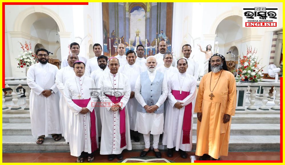 PM Modi Visits Sacred Heart Cathedral Church on Easter