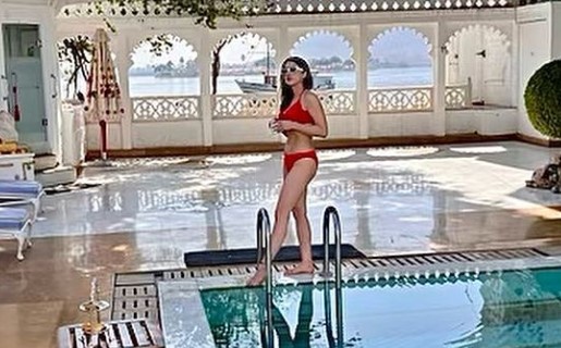 Sara Ali Khan Oozes Oomph In Red Swimwear In Udaipur, See Pics