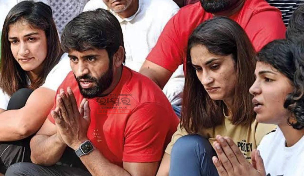 Wrestlers Protest IOA's Exemption of Bajrang Punia & Vinesh Phogat from Asian Games Trials