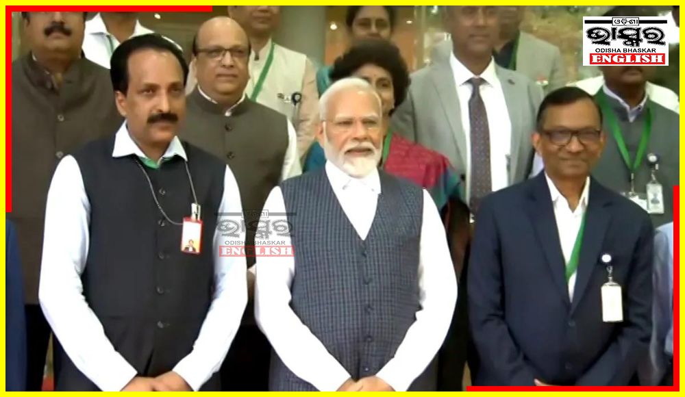 PM Modi meets ISRO scientists of Chandrayaan-3 mission