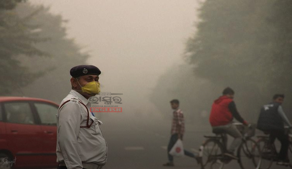Centre Bans Non-Essential Construction and Polluting Vehicles in Delhi As Air Quality Worsens