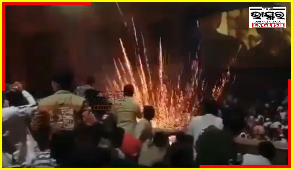 Salman Khan Fans Burst Crackers Inside Theatre During Tiger 3 Screening on Diwali