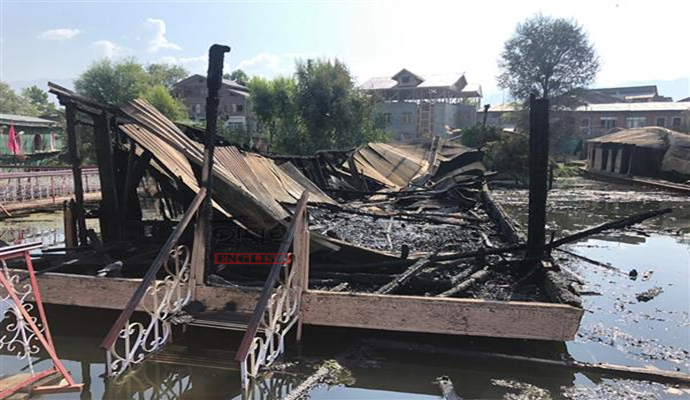 3 Dead, Several Houseboats Destroyed In Kashmir's Dal Lake Fire