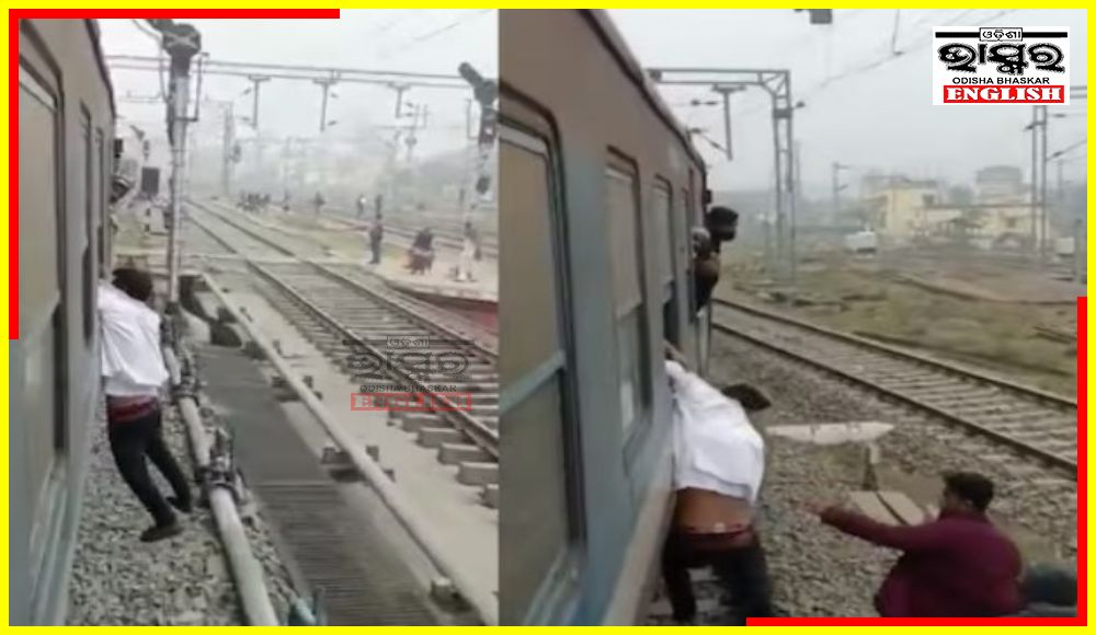 Bihar Passengers Hold Thief Attempting Phone Snatching Hanging through Window of Moving Train