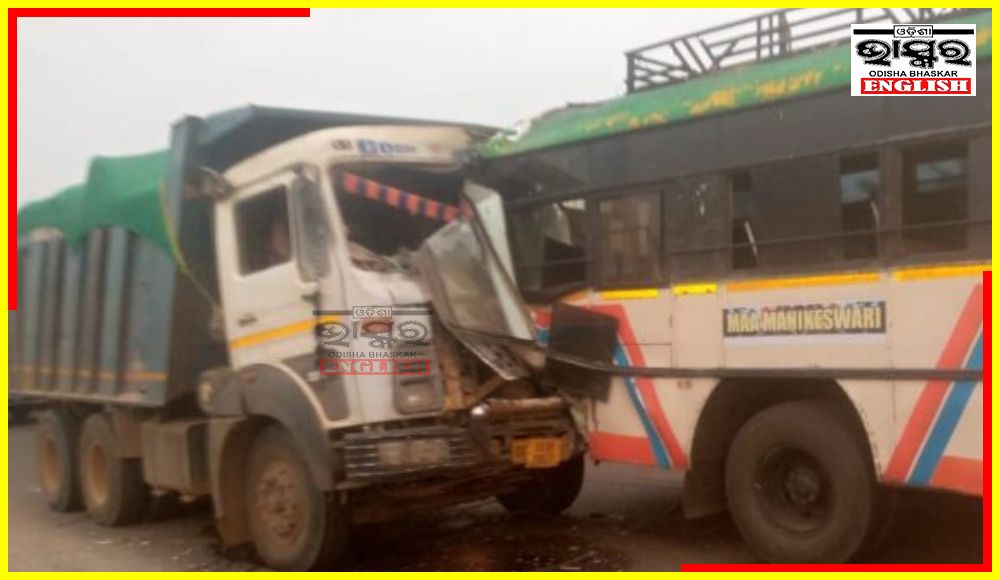 18 Puri Bound Pilgrims Injured As Truck Hits Bus in Khordha Dist