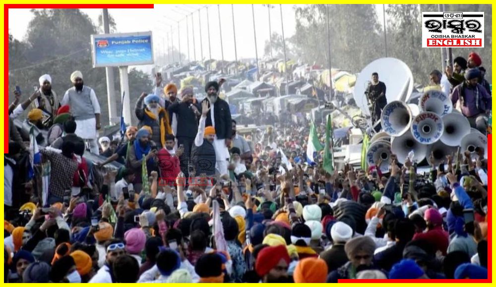 Protesting Farmers Enter Delhi For 'Mahapanchayat'