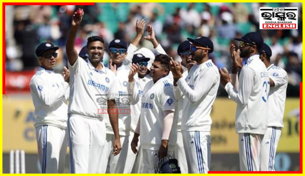 With Ashwin’s 9-Wicket Haul India Beat England by Innings & 64 Runs to Clinch Test Series 4-1