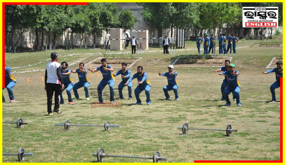 Pakistan Cricket Team Trains With Army to Increase Fitness